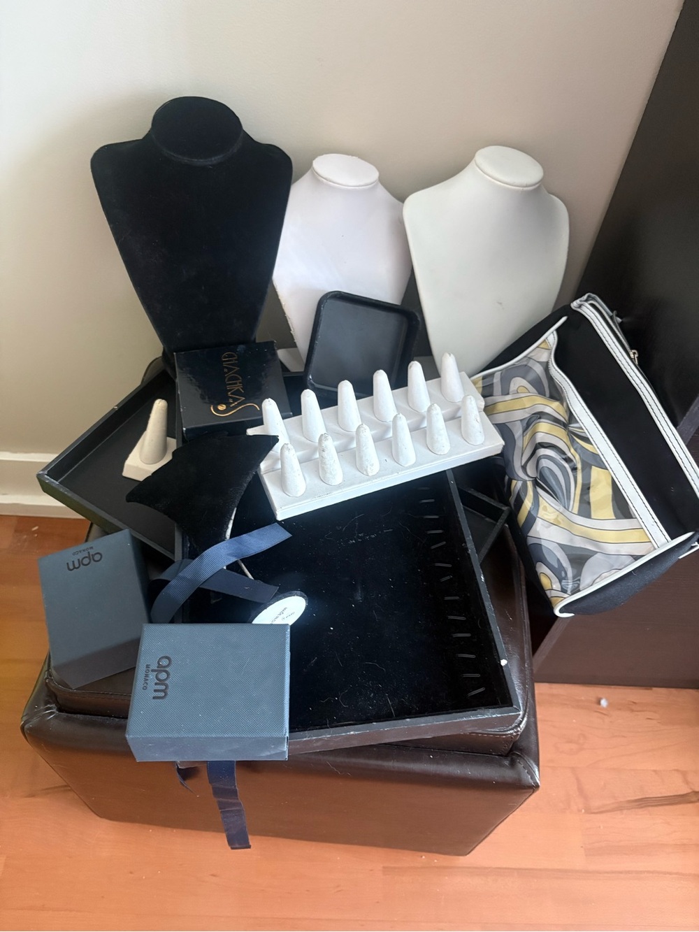 Tablet Accessory Organizer Set in Black and White